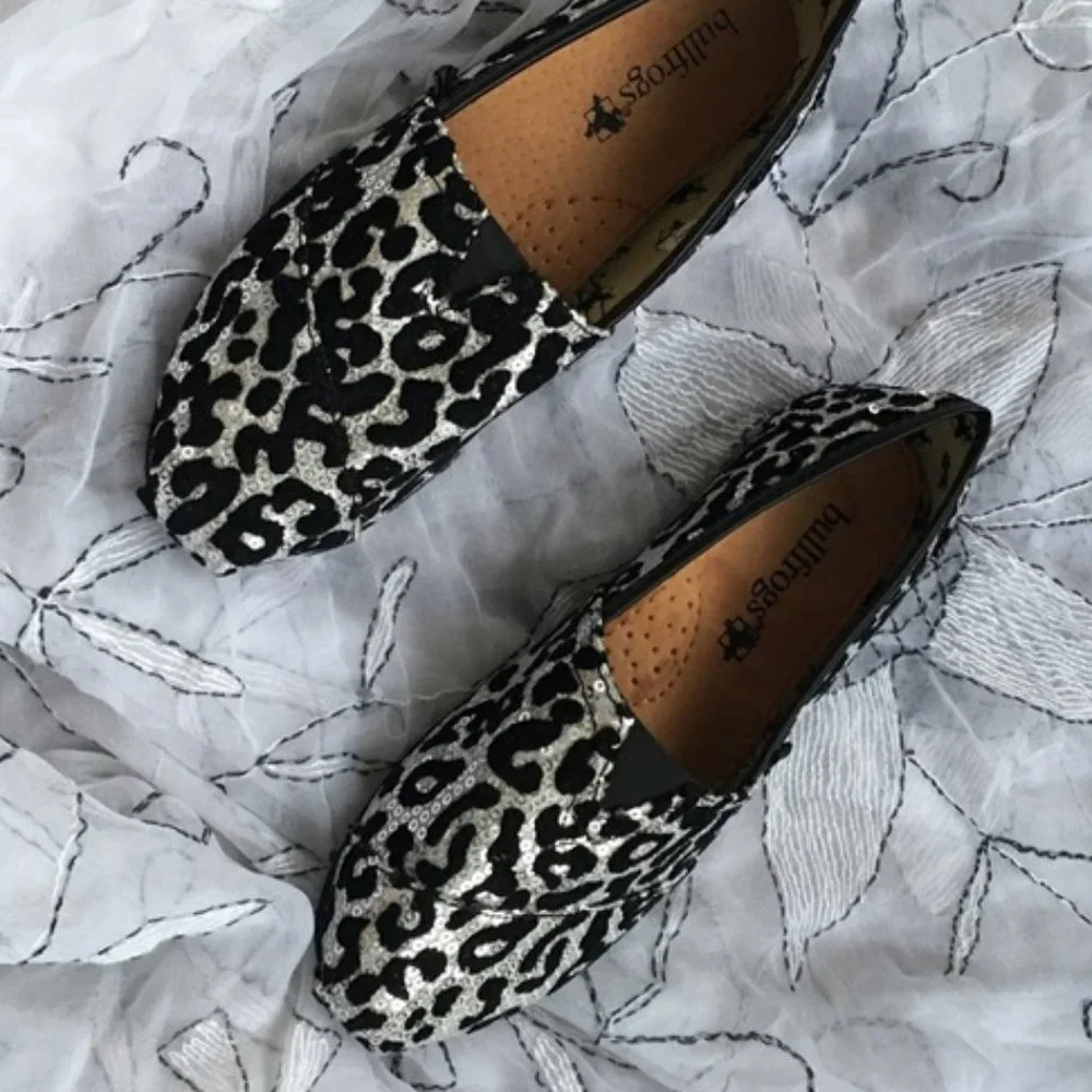 Bullfrogs black and silver slippers 11